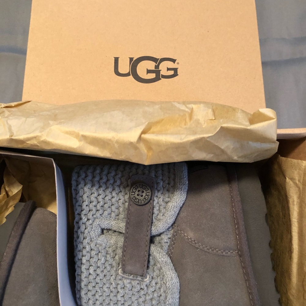 Ladies size 8/ Girls 6 UGG BOOTS